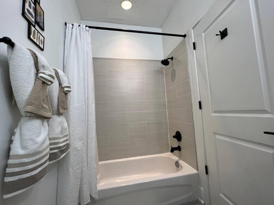 Appartement Cozy, High Rise, Large Studio Facing Downtown . à Baltimore Extérieur photo