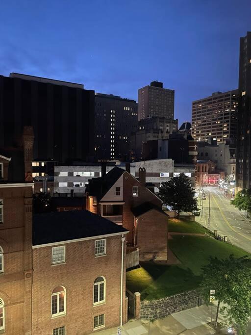 Appartement Cozy, High Rise, Large Studio Facing Downtown . à Baltimore Extérieur photo