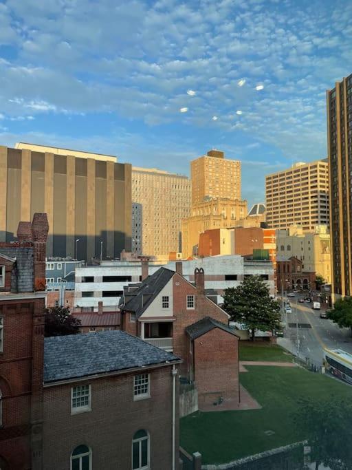 Appartement Cozy, High Rise, Large Studio Facing Downtown . à Baltimore Extérieur photo